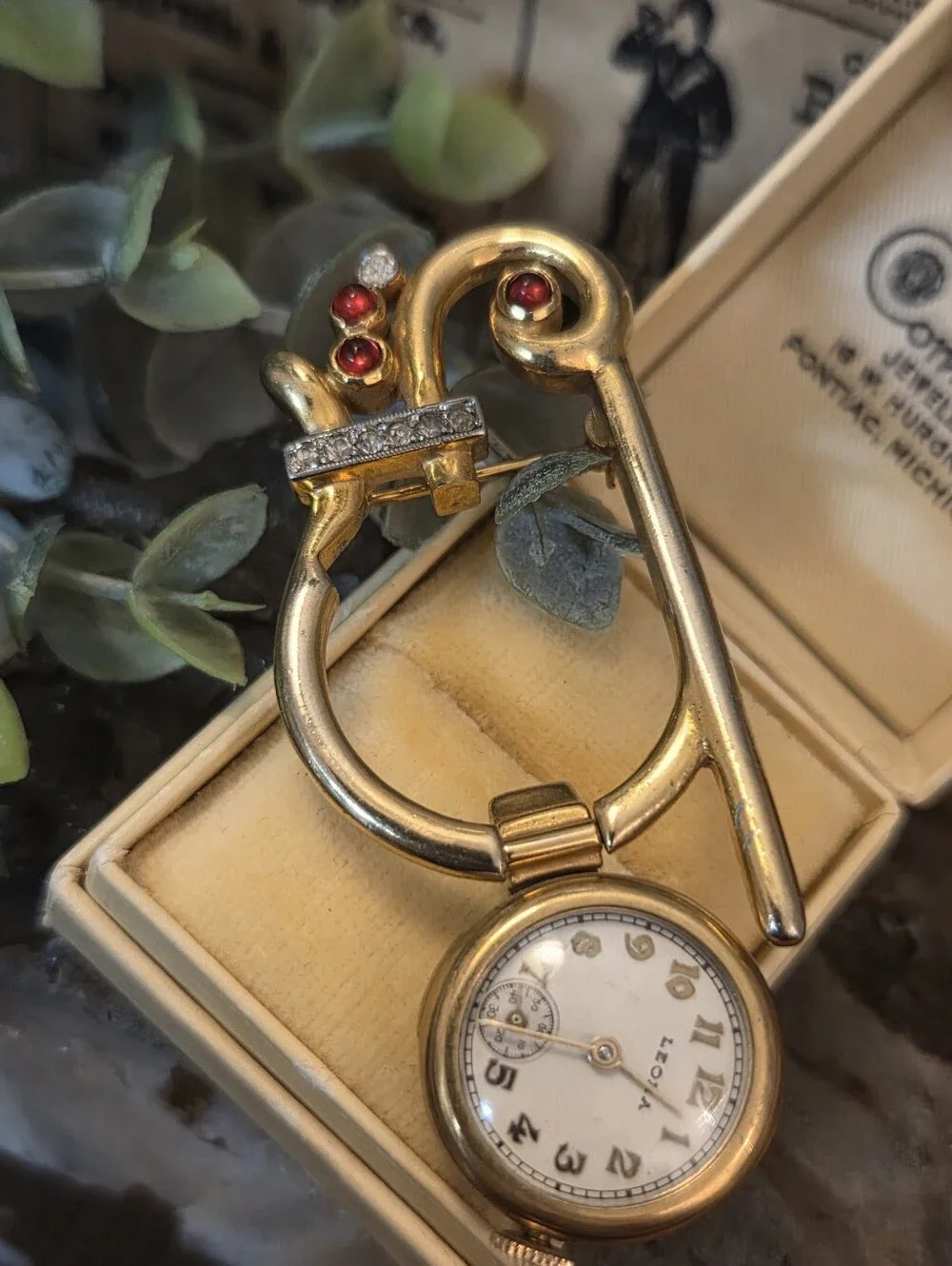 Vintage Leora Swiss Lapel Watch Pin